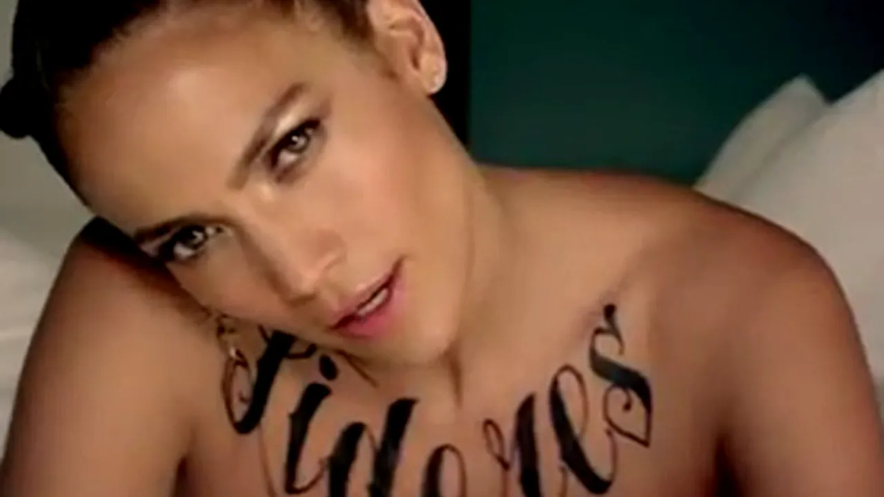 Jennifer Lopez, topless şi tatuată în noul ei videoclip - VIDEO