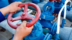 Preţul petrolului a crescut cu 3% pe fondul pregătirilor Iranului de a ataca Israelul cu rachete