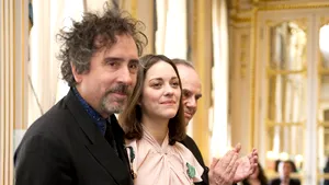 Marion Cotillard şi Tim Burton au fost decoraţi cu Ordinul Artelor şi Literelor