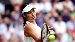 Emma Răducanu trece de Sakkari şi ajunge în turul patru la Wimbledon
