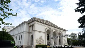 Iubire, intrigi și râsete în ritm de Rossini, spectacolul care cucerește Bucureștiul – ”Bărbierul din Sevilla” pe scena Operei Naționale București