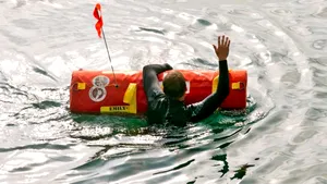 Un bărbat şi un salvamar plecat în ajutorul lui, salvaţi de poliţiştii de frontieră la Vama Veche