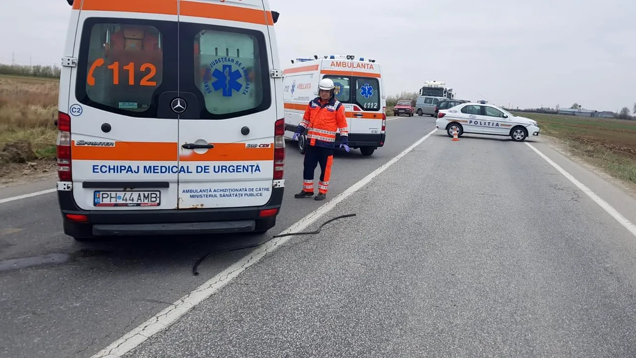 Accident în Braşov: Un elicopterul SMURD a aterizat pe DN 1 pentru preluarea victimelor/ Trafic blocat la Sâmbăta de Jos | FOTO