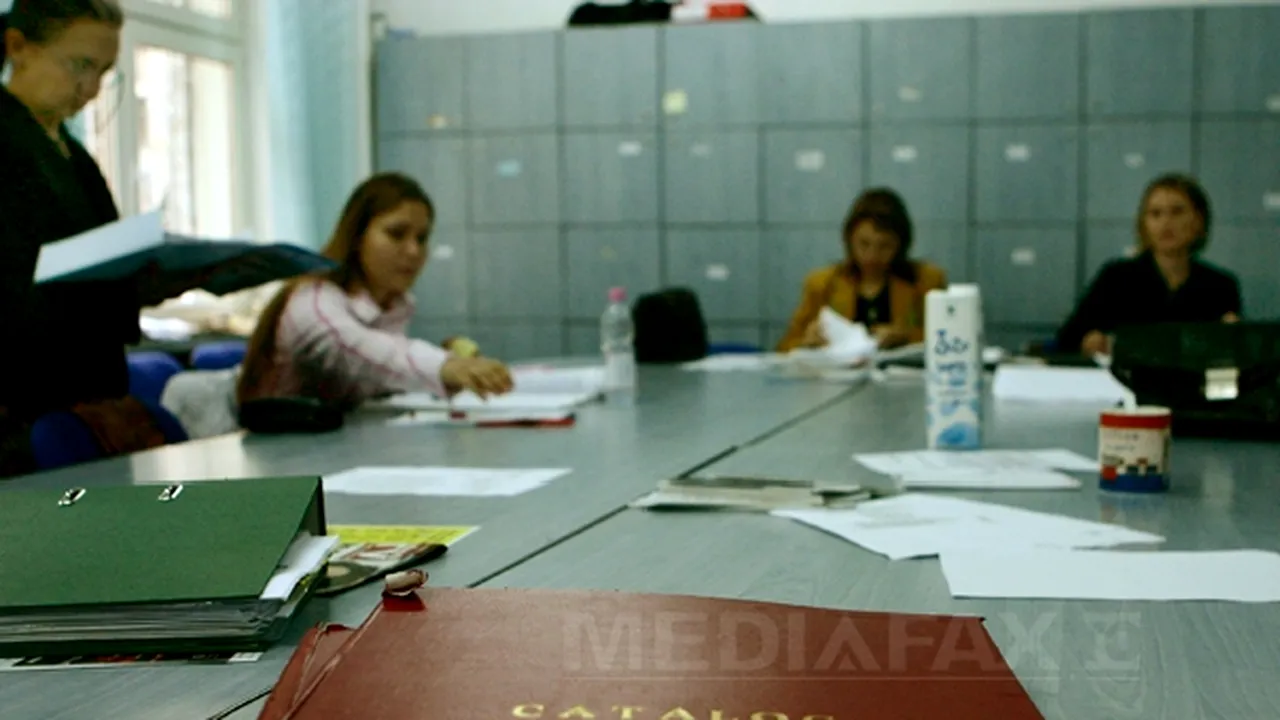Sindicatele din educaţie solicită ca şi dascălii să beneficieze de creşteri salariale