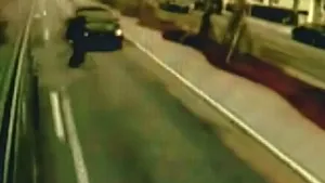 CAMPANIE ŞOCANTĂ: Pietoni loviţi de maşini, târâţi prin intersecţii sau călcaţi de camioane - VEZI IMAGINILE