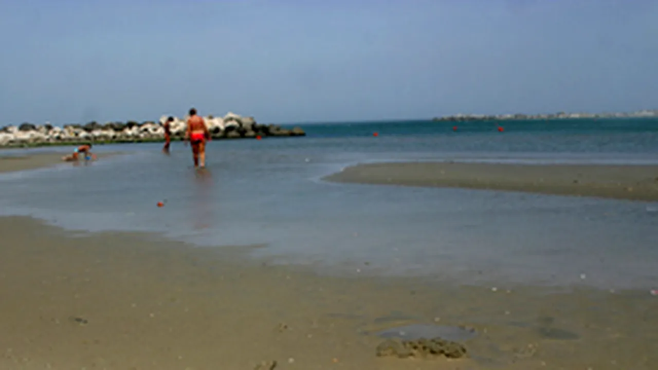 Marea s-a retras cu 20 de metri de la ţărm în staţiunea Mamaia