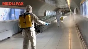 Regulile sunt făcute pentru românii de rând. Uite cum încalcă oficialii propriile recomandări | VIDEO