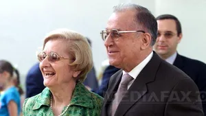 Iliescu: Primul sărut-în Cişmigiu, plimbările-în Parcul Carol, la nuntă-un violonist din Olteniţa