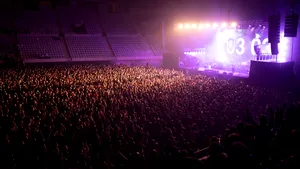 FOTO Concert în „bula sanitară”. Mii de oameni au participat la un eveniment-pilot, cu mască, dar fără distanţare 