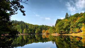 Lacul din România care deţine 3 recorduri mondiale. Apa lacului deţine proprietăţi unice în intreaga Europă - GALERIE FOTO