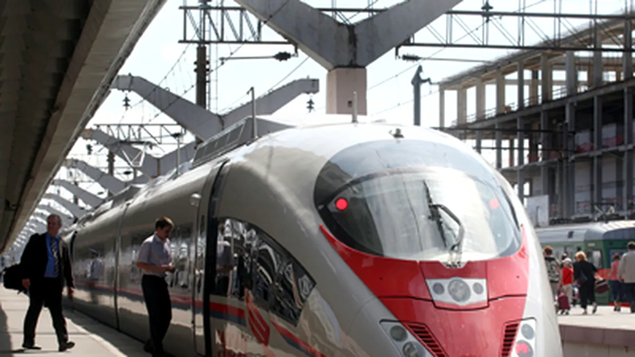 Rusia testează un tren de mare viteză pe ruta Moscova-Sankt Petersburg