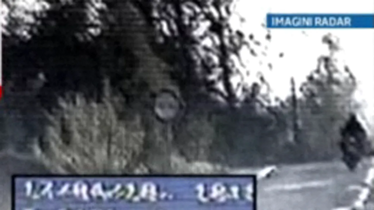 Motociclist urmărit şi oprit de poliţişti întrucât circula cu 215 kilometri la oră - VIDEO