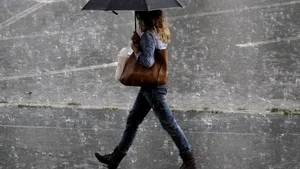 VREMEA devine instabilă. PROGNOZA METEO pentru marţi şi miercuri