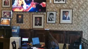 Digitalizarea forţată. Un restaurant din Braşov înlocuieşte meniul cu un cod pe care clienţii îl vor introduce pe telefon pentru a vedea meniul