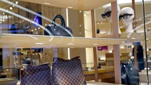 Noile reguli privind accesul în mall, biserică şi muzee, publicate în Monitorul Oficial