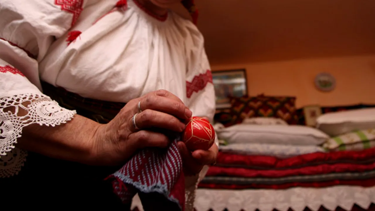 FOCUS: Paştele în obiceiurile populare - curăţenie, înnoirea hainelor şi cadourile Iepuraşului