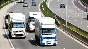 Transportatorii protestează la ambasadele Franţei şi Germaniei faţă de salariul minim pentru şoferi