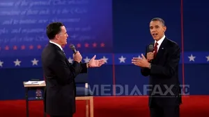 A DOUA DEZBATERE Obama-Romney: Preşedintele a început în forţă, acuzându-l pe Romney că vrea să îi favorizeze pe bogaţi. Romney i-a reproşat că ar conduce SUA pe 