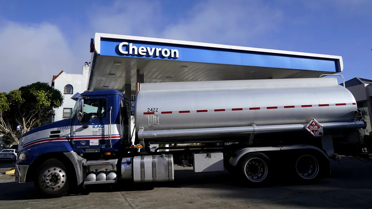 California pierde teren. Gigantul petrolier Chevron a anunţat că îşi mută sediul în Texas