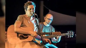 „Ochii pe mine!”. Solistul Dan Byron, despre distanţarea dinainte de pandemie: „Toată lumea stătea cu ochii în telefon. Aia este distanţare socială!” / Ce spune despre mesajul postat de actorul Dragoş Bucur