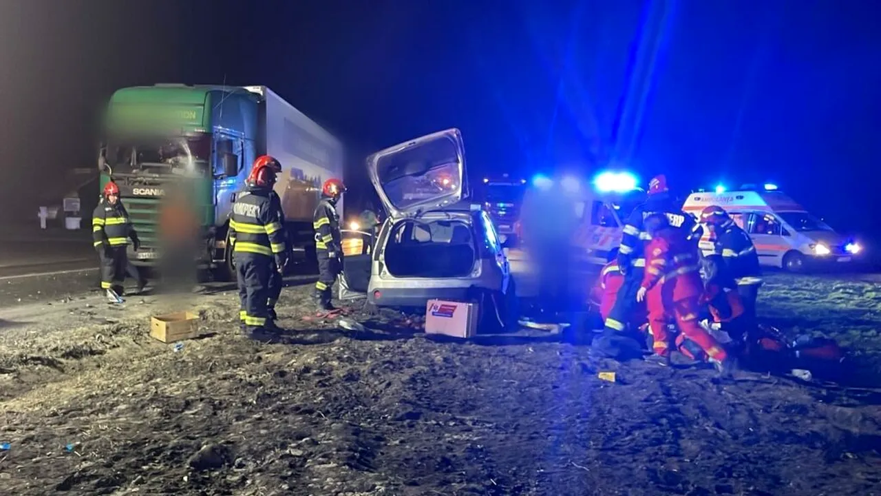 Un băiat de 10 ani a murit în urma unui accident între o mașină și un TIR plin cu paleți