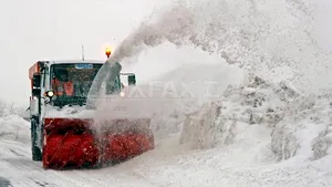 PMB: Aproape 350 de utilaje şi peste 1000 de operatori manuali acţionează în cursul nopţii