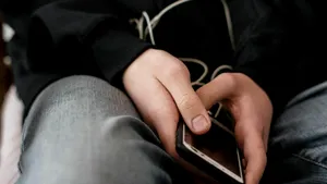 Adolescenții și viața digitală: Ce nu înțeleg adulții despre mediul online