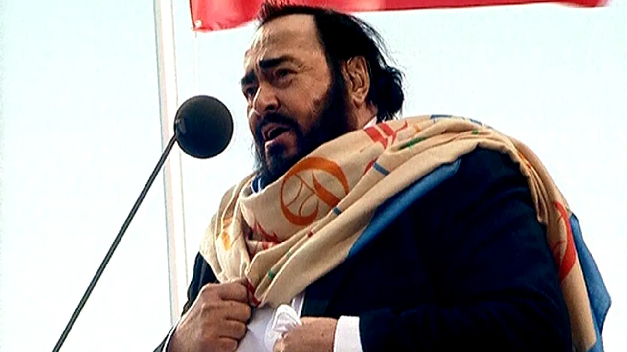 Luciano Pavarotti, fiul unui brutar care a dus opera pe stadioane. Povestea învățătorului devenit vocea Italiei
