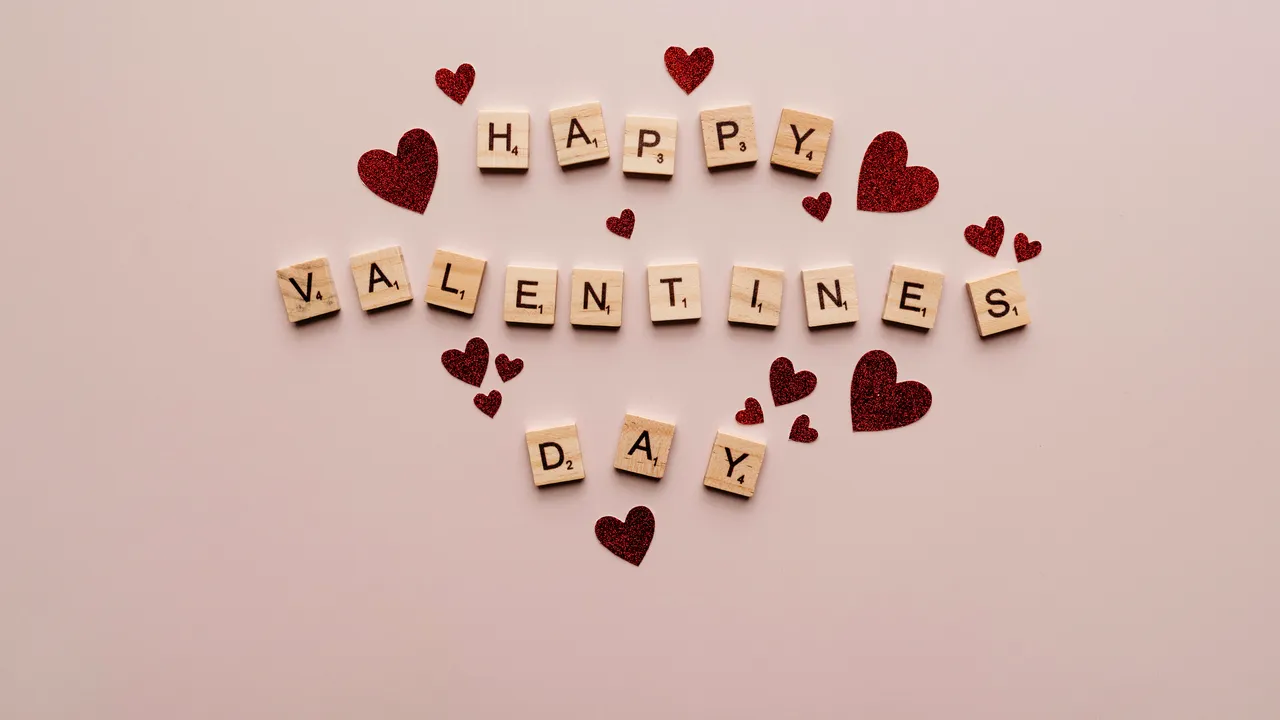 MESAJE de VALENTINE'S DAY 2025. Urări romantice, amuzante sau citate celebre pe care să le trimiţi persoanei iubite de ziua îndrăgostiţilor