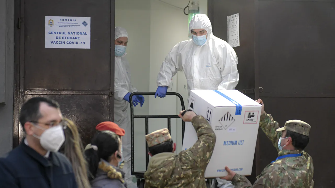 VIDEO Campania de vaccinare în România, în linie dreaptă. Primele doze de ser anti-Covid-19 au ajuns la Institutul Cantacuzino 