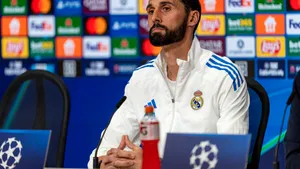 Antrenorul lui Real Madrid îi ia apărarea lui Mbappé și răspunde speculațiilor privind plecarea sa