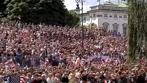 VIDEO | Trump, la Varşovia, ovaţionat de miile de polonezi: Vestul nu va fi distrus niciodată. În poporul polonez stă sufletul Europei. Povestea Poloniei e cea a unui popor care nu a fost niciodată invins