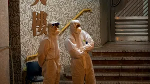 Clădire din Hong Kong evacuată, după ce doi locuitori au fost diagnosticaţi cu noul coronavirus