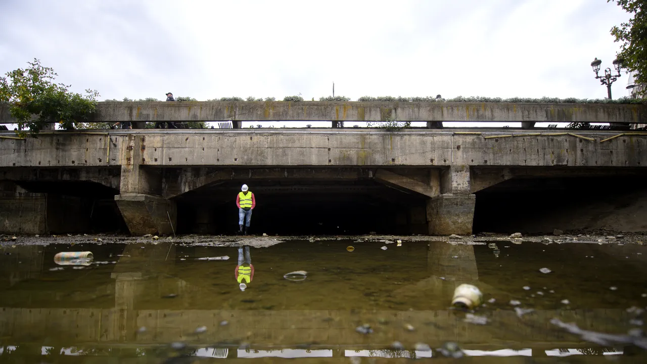 Experţii clasează Planşeul Unirii ca fiind un pericol public pentru circulaţia rutieră şi pietonală