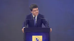 Nicușor Dan participă la Congresul Extraordinar al PNL