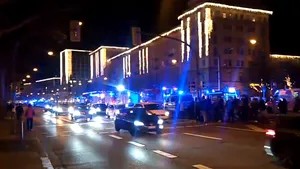 O maşina a intrat în mulţime la un târg de Crăciun din Germania. Surse germane: Ar fi vorba de un atac terorist/ Bilanţ provizoriu: Mai mulţi morţi şi zeci de răniţi