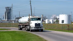 Se caută cu disperare în lume spaţii pentru depozitarea petrolului. Sunt folosite peşteri, vagoane şi conducte abandonate