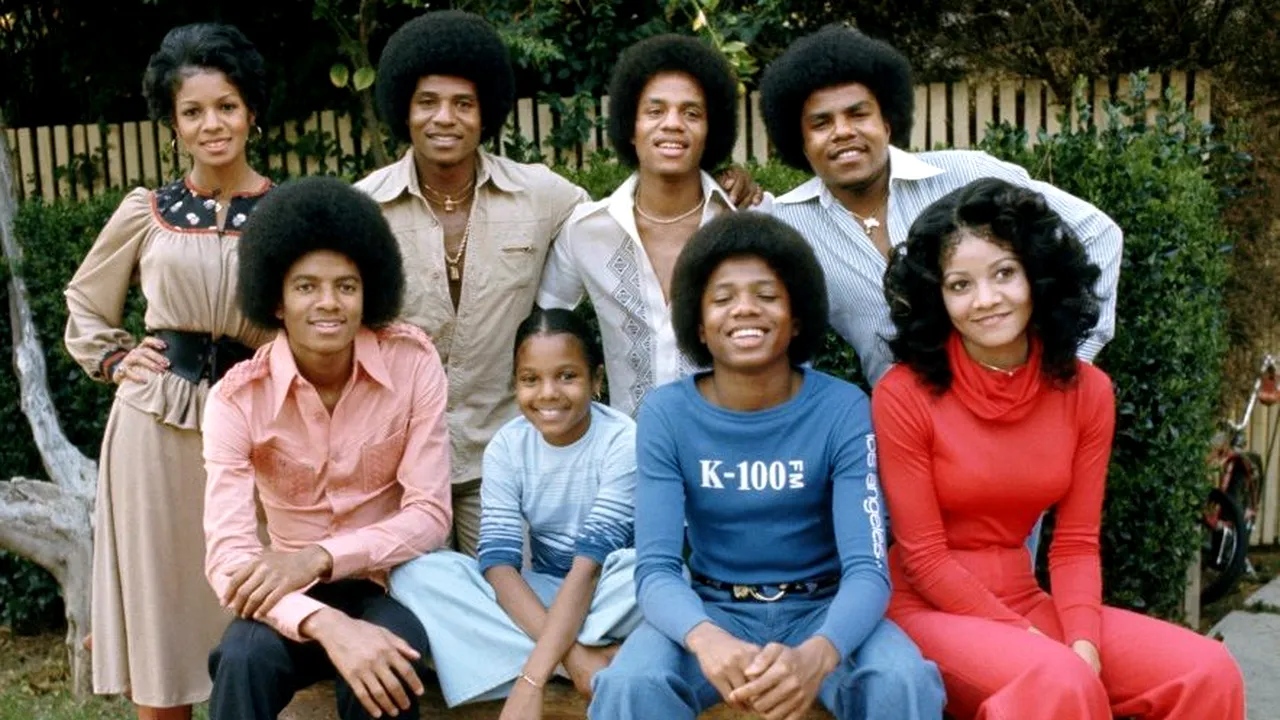 Doi fraţi ai lui Michael Jackson, daţi în judecată pentru o datorie de 300.000 de dolari