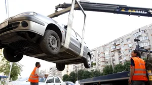 În sectorul 6 se ridică maşinile parcate pe spaţii verzi, trotuare şi în parcările de reşedinţă