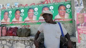 Un cântăreţ şi o profesoară, în cursa prezidenţială pentru Haiti - FOTO