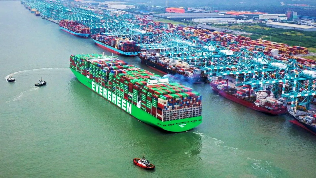 Ever Alot, nava-container cu cea mai mare capacitate de încărcare din lume
