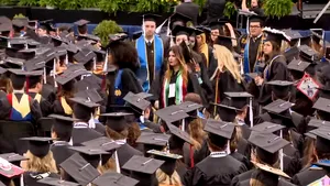 VIDEO Studenţii de la Notre Dame şi-au părăsit propria ceremonie de absolvire, în timp ce vice-preşedintele Mike Pence
ţinea un discurs
