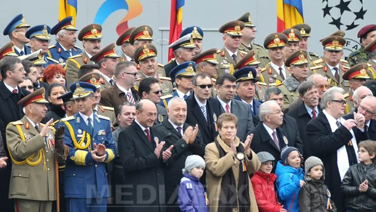 ZIUA NAŢIONALĂ A ROMÂNIEI: VIP-uri, copii, entuziasm şi fluierături la Arcul de Triumf, de 1 Decembrie