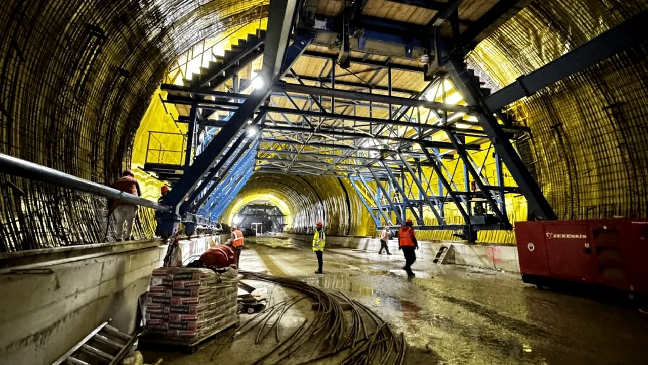 Iarna grea nu a oprit lucrările de pe A1. Sute de muncitori și utilaje lucrează la tunelurile din sectorul Margina – Holdea