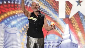 ROMÂNII AU TALENT: Un contorsionist de 82 de ani şi un contratenor, în a patra semifinală
