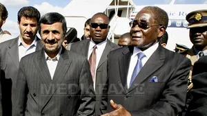 Poliţia zimbabwiană caută jurnaliştii care au scris despre un contract cu Iranul