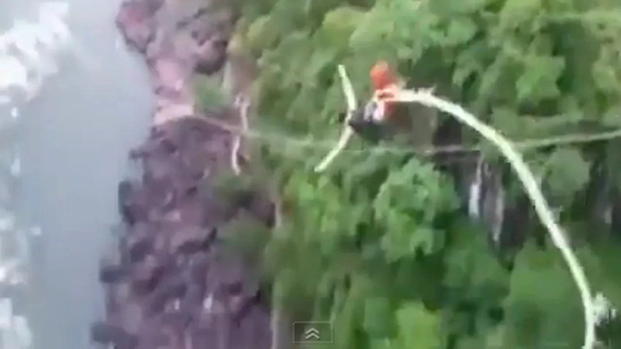 SUPRAVIEŢUIRE MIRACULOASĂ: Cum a reuşit să scape după ce i s-a rupt coarda de bungee jumping - VIDEO