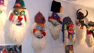 FOTO | Un gălăţean şi măştile sale ciudate au atras toate privirile la Carnavalul de la Veneţia