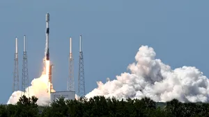 VIDEO SpaceX. Elon Musk îşi continuă planul: Zeci de sateliţi Starlink, lansaţi pe orbită 