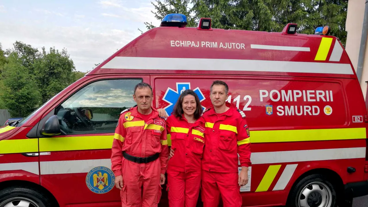 Ambulanţa i-a devenit sală de naşteri unei femei din Sibiu. FOTO